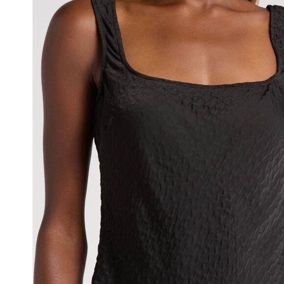 ASTR the Label Women's Janesa Textured Satin Top, Black, Size Medium, NWT - Picture 4 of 6